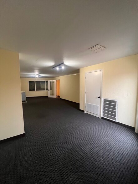 More Photos Of 3010 Paseo, Oklahoma City Office For Lease