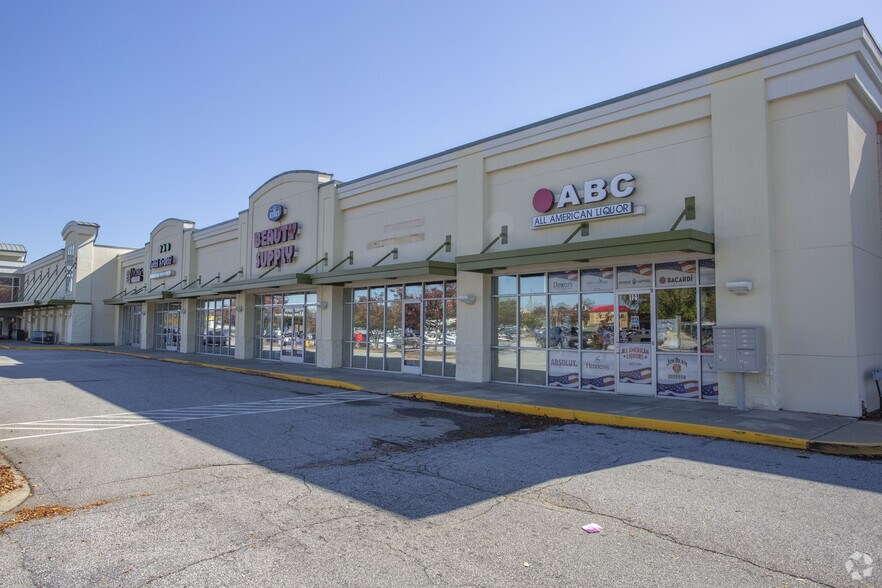 More Photos Of 111-129 W Butler Rd, Mauldin Unknown For Lease