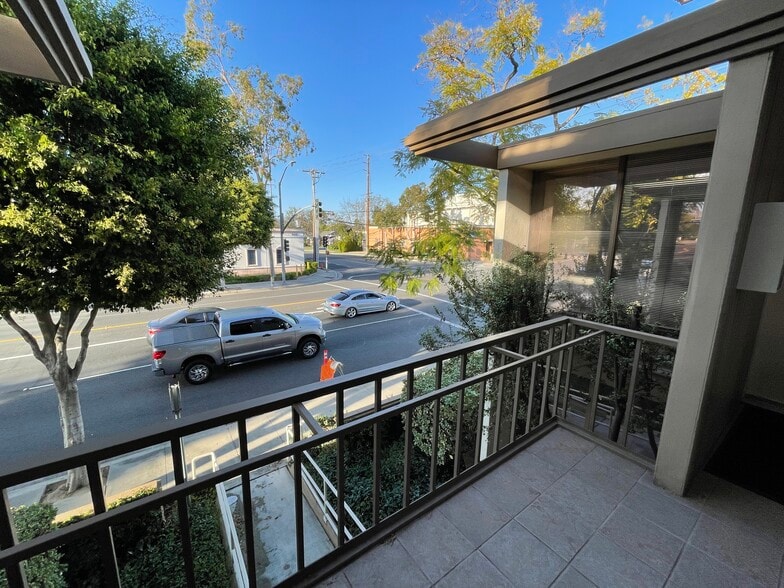 More Photos Of 850 E Chapman Ave, Orange Loft Creative Space For Lease