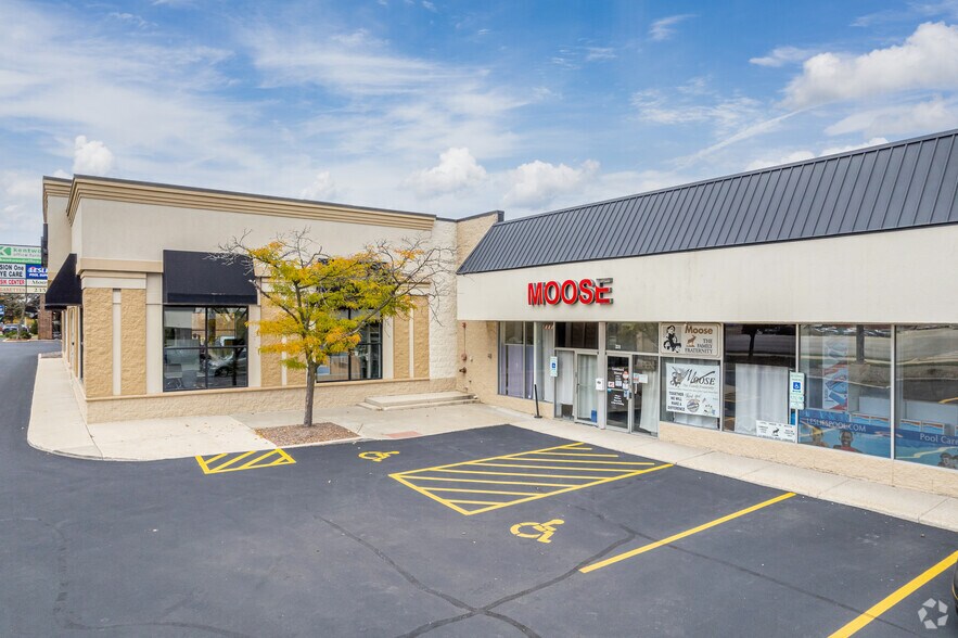 More Photos Of 310-330 W Roosevelt Rd, Lombard General Retail For Lease