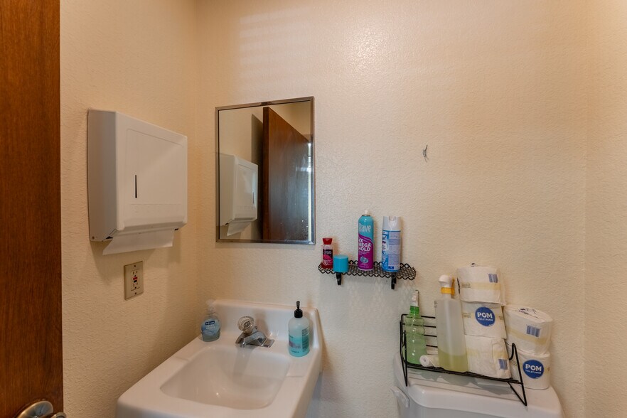 More Photos Of 2003 Medical Pky, San Marcos Medical For Sale