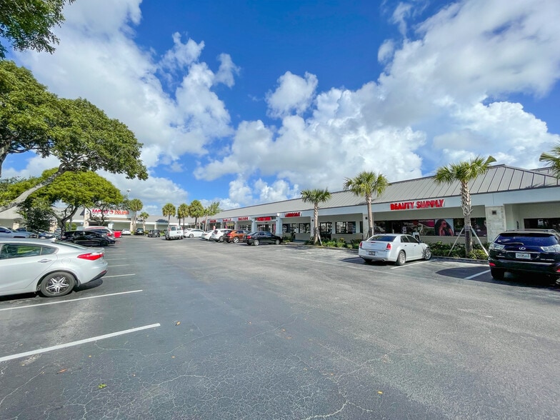 More Photos Of 2501-2565 N Dixie Hwy, Lake Worth Unknown For Lease