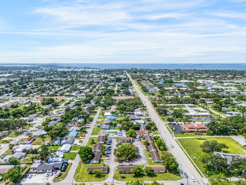 More Photos Of 5518 25th St W, Bradenton Apartments For Sale