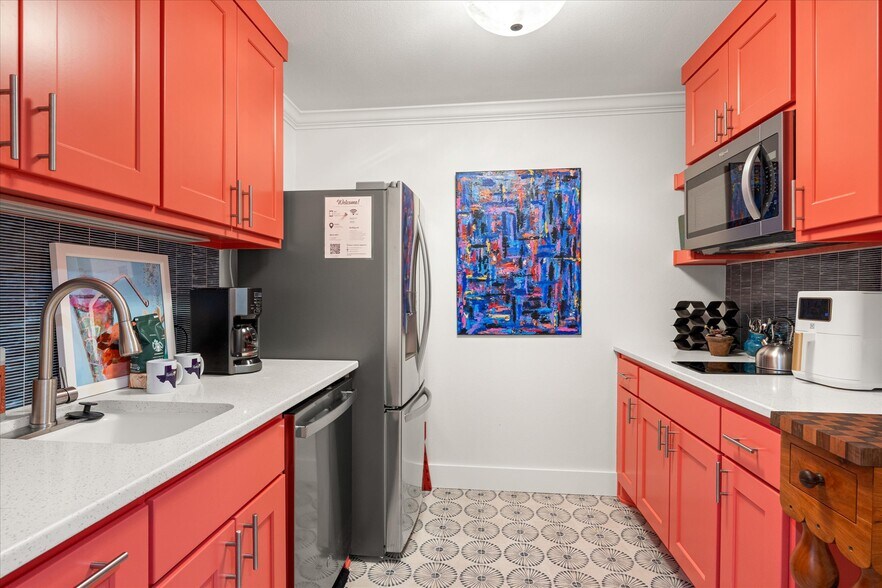 More Photos Of 111 S Houston St, Granbury Loft Creative Space For Sale