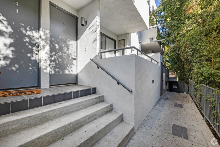 More Photos Of 1527 Veteran Ave, Los Angeles Apartments For Sale