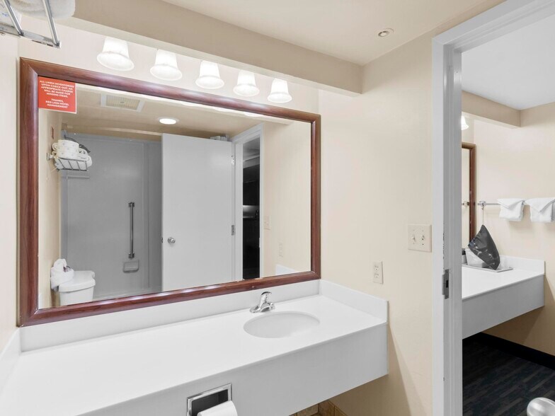 More Photos Of 850 S Bluff St, St George Hotel For Sale