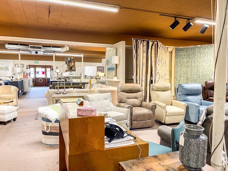 More Photos Of 6545 Airline Hwy, Baton Rouge Showroom For Lease