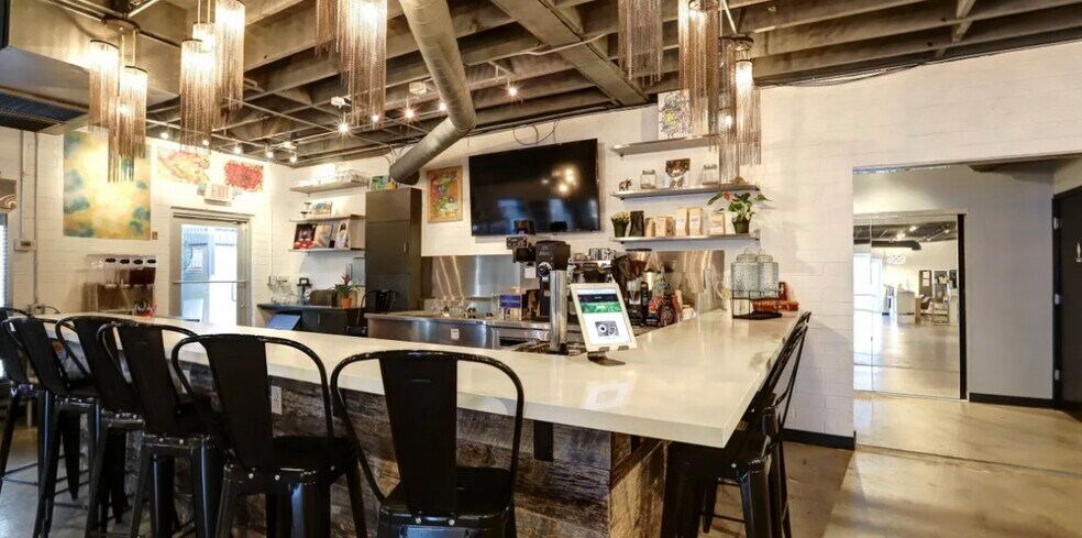 More Photos Of 3123 E Thomas Rd, Phoenix Freestanding For Sale