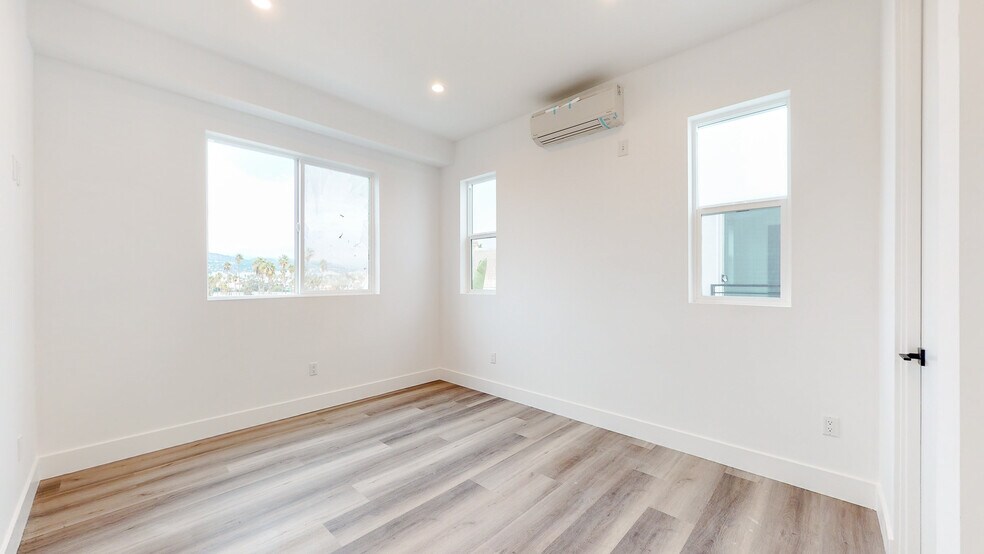 More Photos Of 525 N Normandie Ave, Los Angeles Apartments For Sale