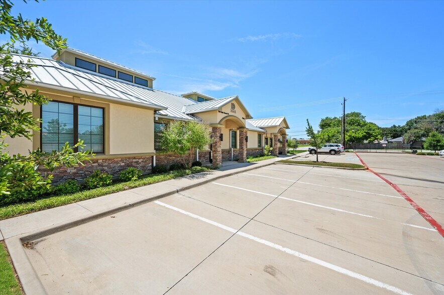 More Photos Of 350 Rufe Snow Dr, Keller Medical For Lease