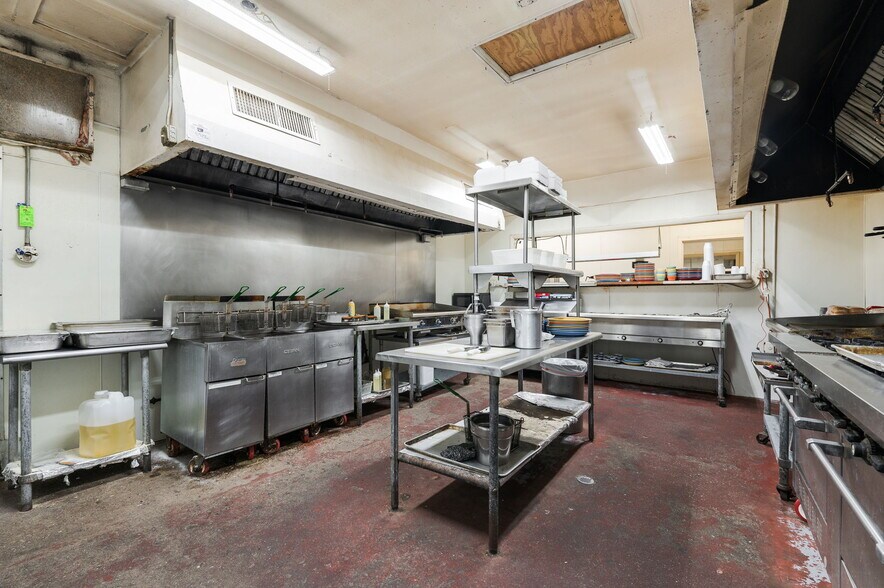 More Photos Of 3731 SE 15th St, Del City General Retail For Sale