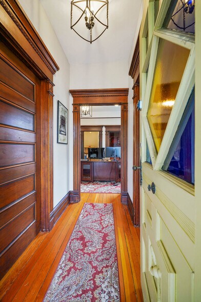 More Photos Of 901 13th St SE, Salem Office For Sale