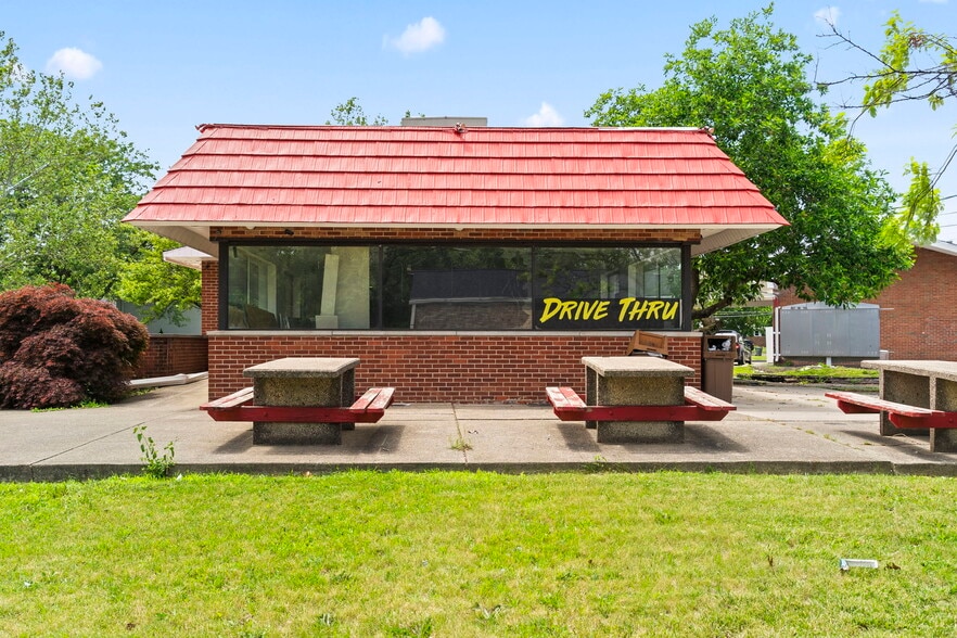 More Photos Of 1900 Tamarack Cir S, Columbus Fast Food For Lease