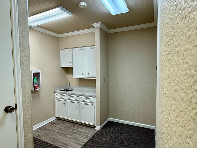 More Photos Of 12343 Hymeadow Dr, Austin Office For Lease