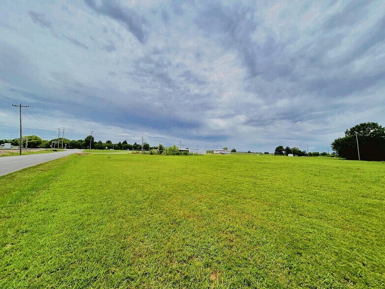 More Photos Of 120 W Peak Blvd, Muskogee Freestanding For Sale