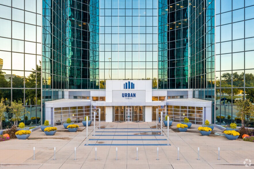 More Photos Of 222 W Las Colinas Blvd, Irving Office For Lease