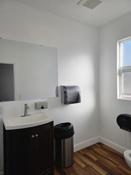 More Photos Of 512-522 23rd St, Richmond Storefront Retail Office For Lease