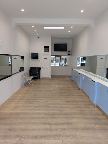 More Photos Of 19613 Northern Blvd, Flushing Storefront For Lease