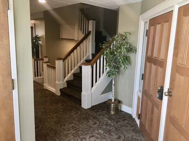 More Photos Of 494 State St, Salem Office For Lease