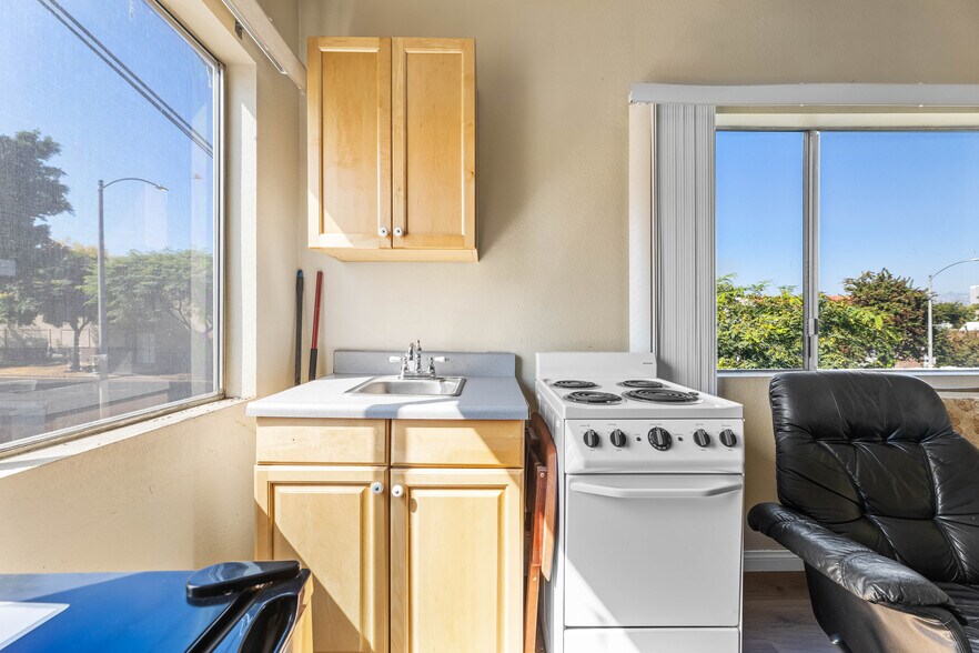 More Photos Of 1858 S Orange Dr, Los Angeles Apartments For Sale