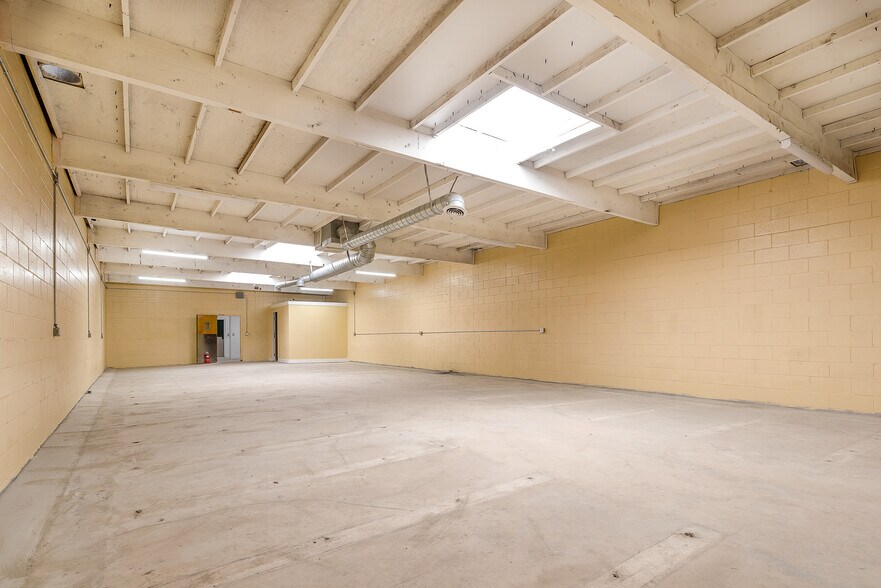 More Photos Of 8020 Ronson Rd, San Diego Warehouse For Lease