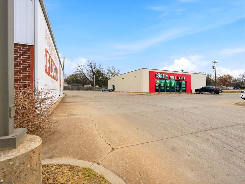 More Photos Of 530 N Mississippi Ave, Ada Freestanding For Sale