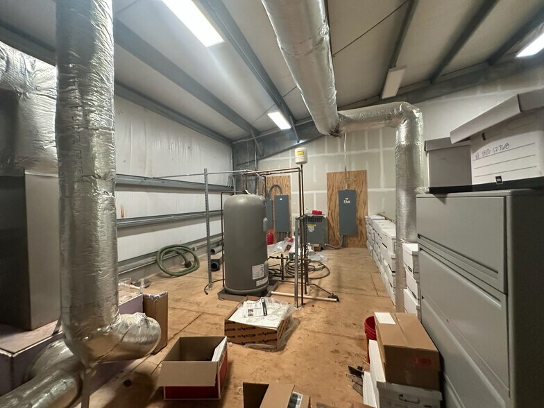 More Photos Of 1051 Aqua Dr, Haughton Distribution For Sale