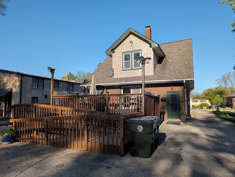 More Photos Of 417 N Hough St, Barrington Medical For Lease