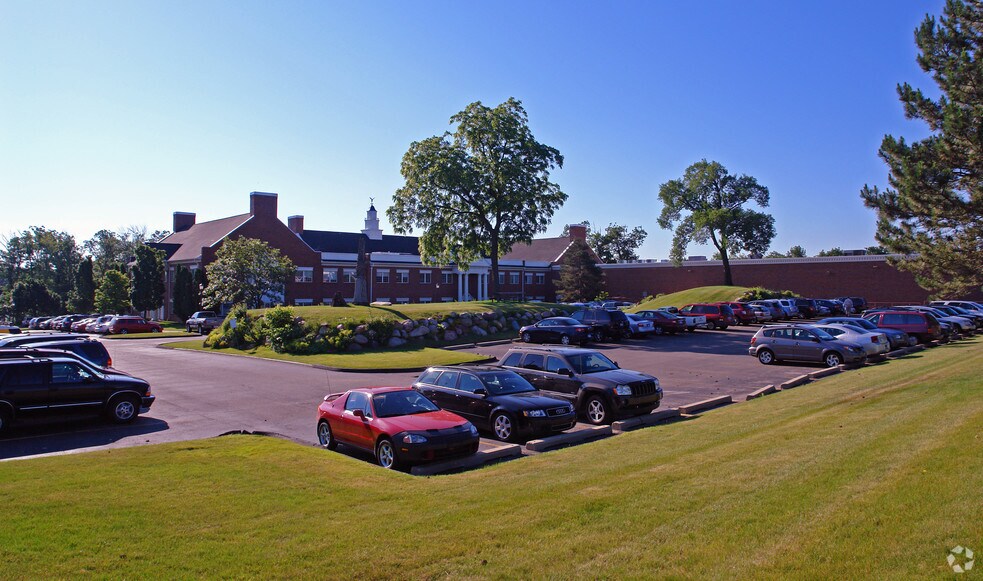 More Photos Of 3300 University Dr, Auburn Hills Office For Lease