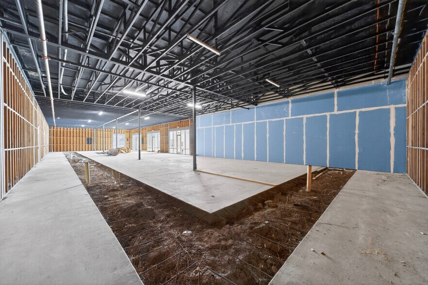 More Photos Of 325 N Saginaw Blvd, Saginaw Storefront Retail Office For Lease
