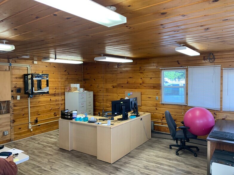 More Photos Of 13521 E Trent Ave, Spokane Light Distribution For Lease