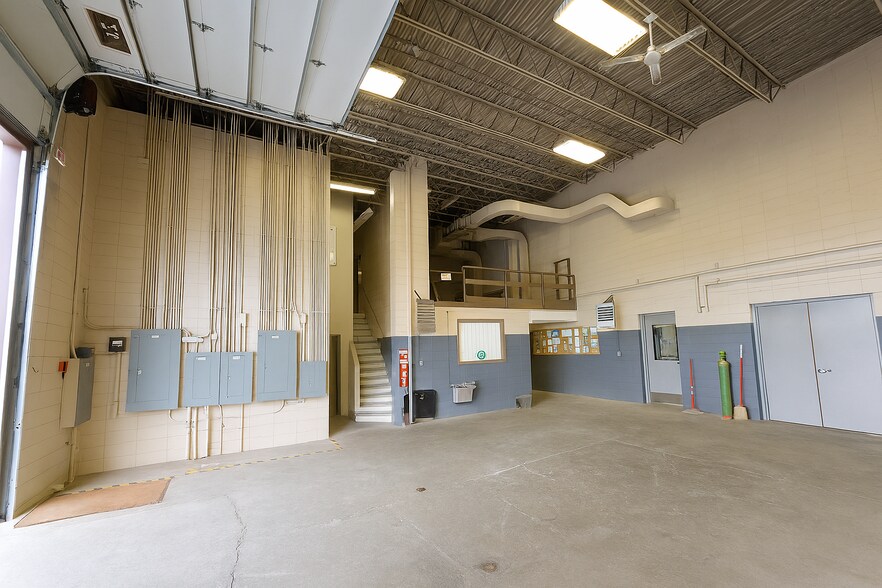 More Photos Of 900 Kraft Dr SE, Melrose Light Distribution For Lease