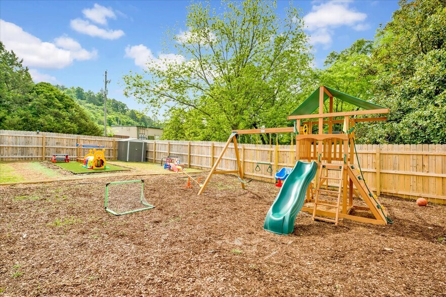 More Photos Of 607 12th Ave SW, Alabaster Specialty For Sale