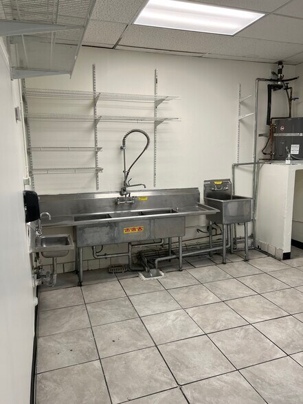 More Photos Of 8500 Paramount Blvd, Downey Unknown For Lease