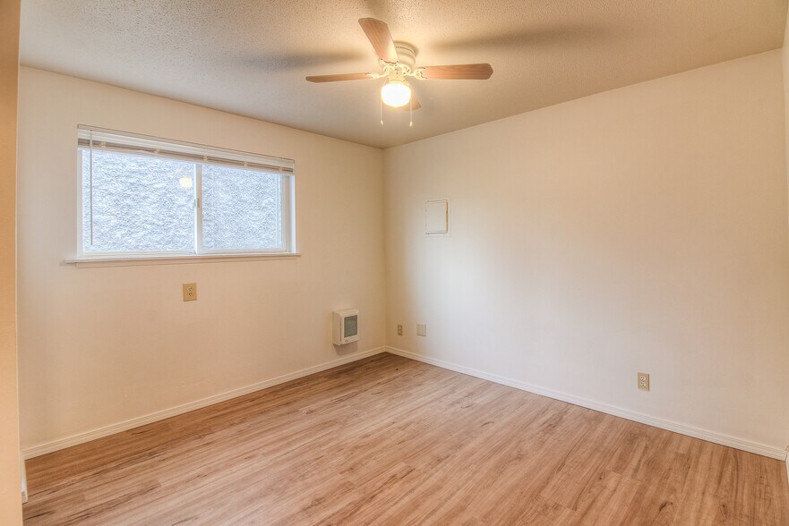 More Photos Of 8-10 S 11th Ave, Yakima Apartments For Sale