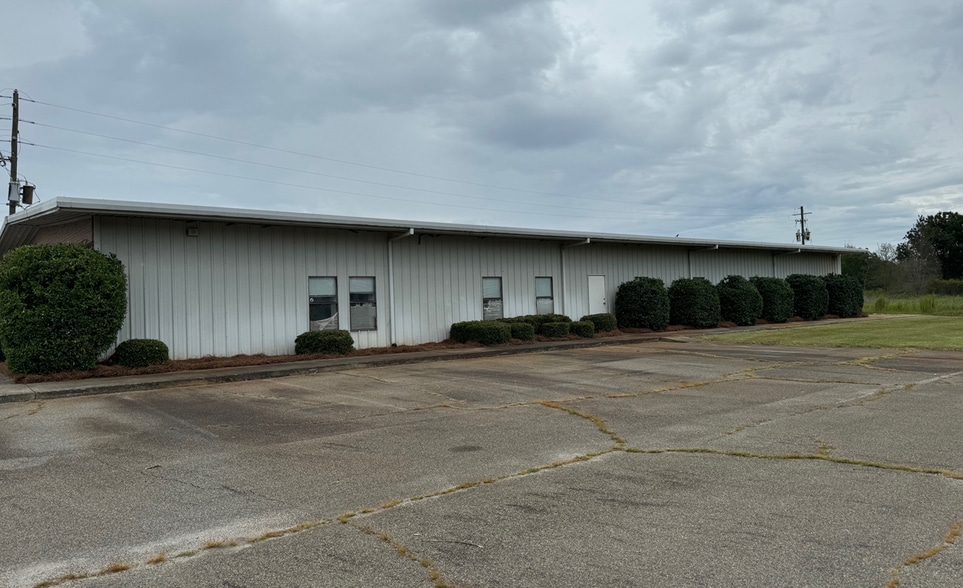 More Photos Of 103 Industrial Park Dr, Perry Distribution For Lease