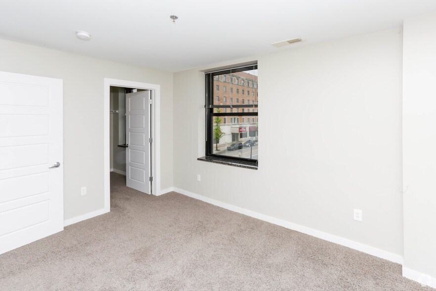 More Photos Of 607 E 2nd Ave, Flint Apartments For Lease