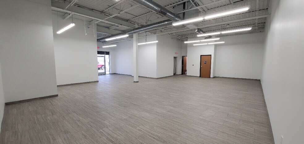 More Photos Of 20930 Meyers Rd, Oak Park Office For Sale