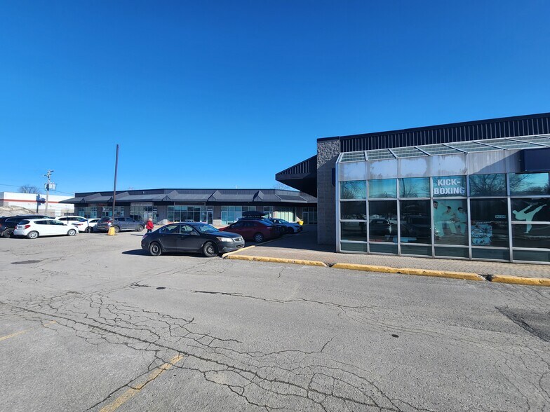 More Photos Of 135 Av 25e, St-Eustache Storefront For Lease