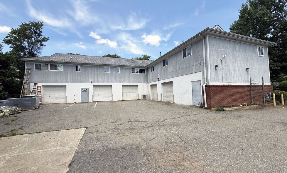 More Photos Of 1020 Linden Ave, Charlottesville Industrial For Sale