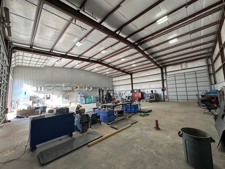 More Photos Of 2001 Crane Ave, Odessa Warehouse For Lease