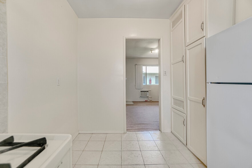 More Photos Of 6705 De Longpre Ave, Los Angeles Apartments For Sale