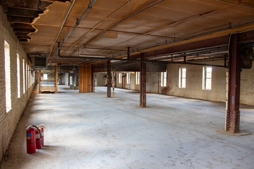 More Photos Of 1224 Mill St, Jasper Manufacturing For Sale