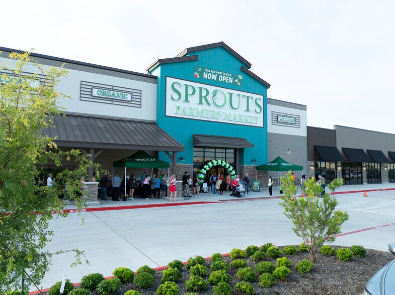 Primary Photo Of SW Wilshire Blvd @ Commons Drive, Burleson Supermarket For Lease