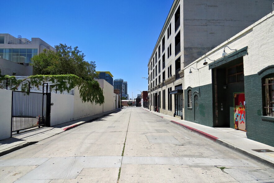 More Photos Of 1633 Cosmo St, Los Angeles Loft Creative Space For Sale