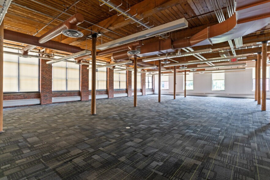More Photos Of 140 Mill St, Lewiston Office Residential For Sale