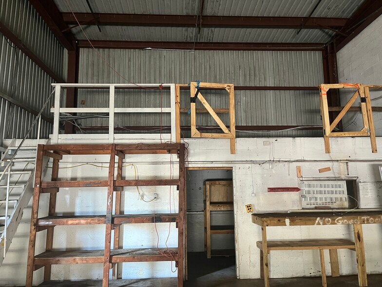 More Photos Of 2585 4th St, Fort Myers Warehouse For Sale