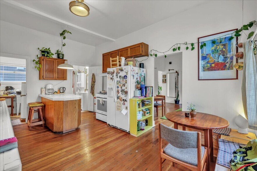 More Photos Of 172 16th Ave, Seattle Multifamily For Sale