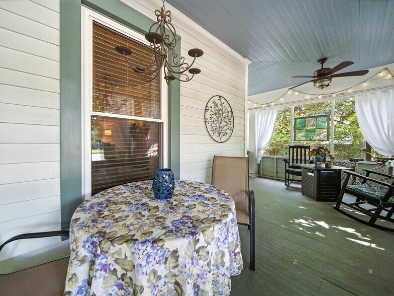 More Photos Of 221 N Main St, Clover Hospitality For Sale