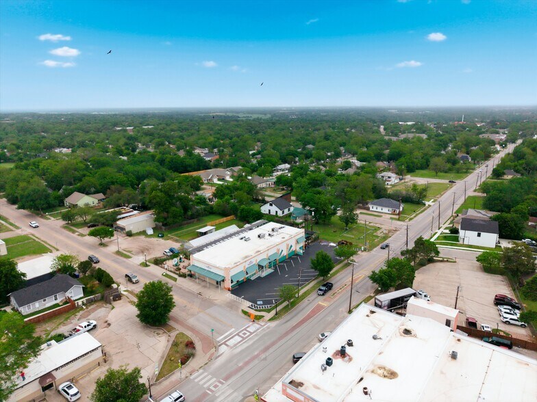 More Photos Of 1505 N 15th St, Waco Supermarket For Lease